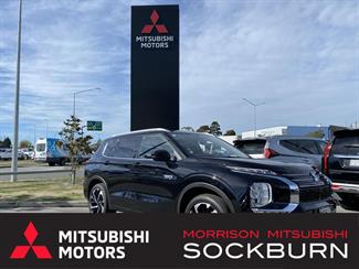 2023 Mitsubishi Outlander - Thumbnail