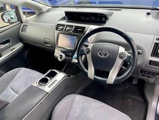 2012 Toyota PRIUS ALPHA - Thumbnail