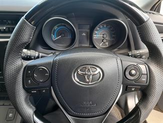 2016 Toyota Auris - Thumbnail