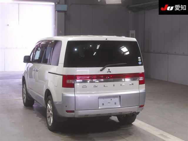 2010 Mitsubishi DELICA